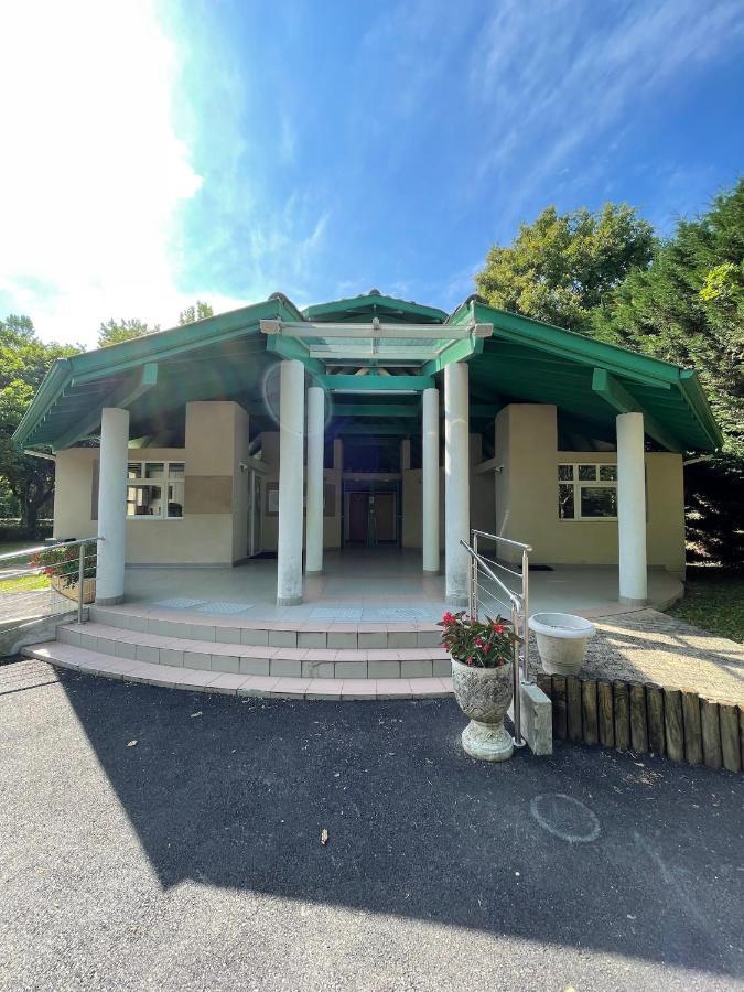 Les Nuits De Cassiopee Acomodação com café da manhã Sorde-lʼAbbaye Exterior foto