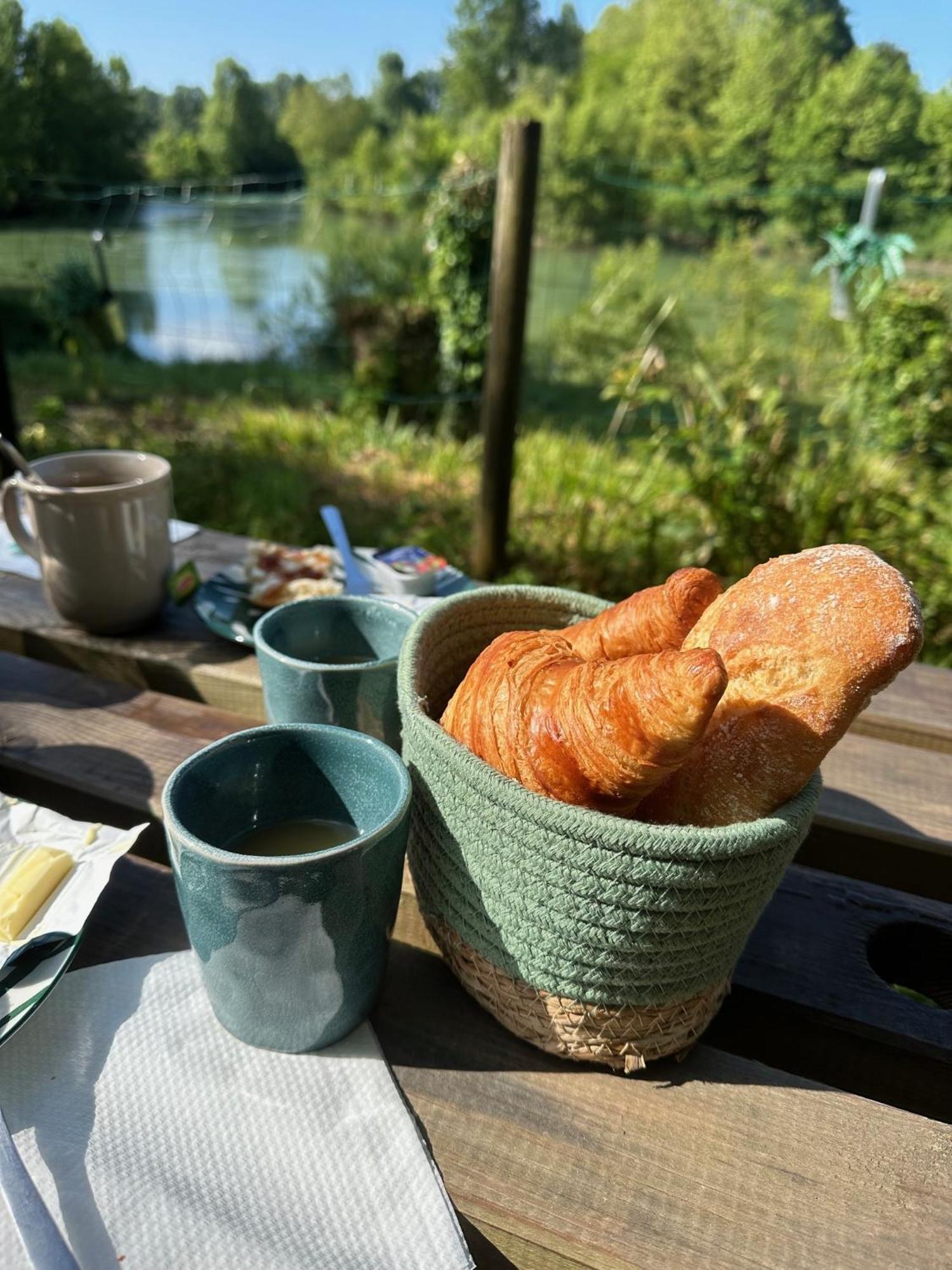 Les Nuits De Cassiopee Acomodação com café da manhã Sorde-lʼAbbaye Quarto foto